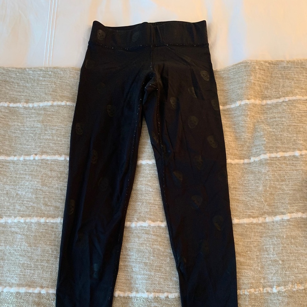 TEREZ black skull leggings size small